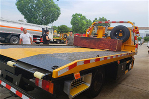 裕民附近拖车电话号码服务